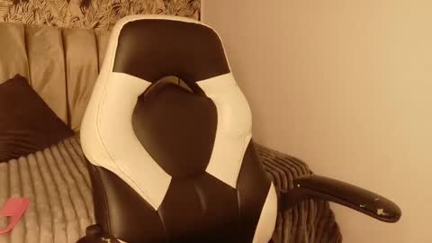 Victoria online show from November 4, 7:57 pm