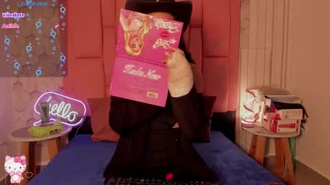 Violet online show from November 8, 1:00 pm