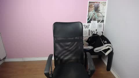 Snapshot of viktoria_lovely chatting on February 10, 6:09 am viktoria_lovely online show from February 10, 6:09 am