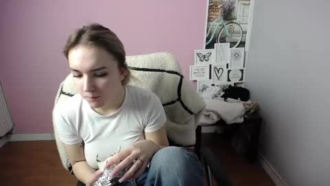 Snapshot of viktoria_lovely chatting on February 18, 9:10 am viktoria_lovely online show from February 18, 9:10 am