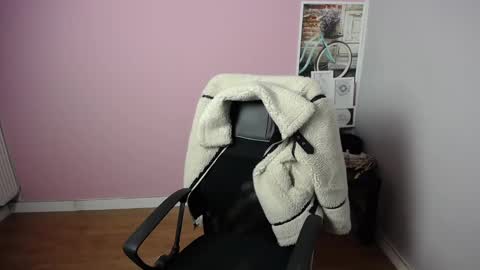 Snapshot of viktoria_lovely chatting on February 19, 6:11 am viktoria_lovely online show from February 19, 6:11 am