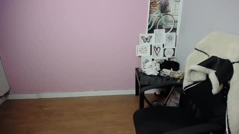 Snapshot of viktoria_lovely chatting on February 28, 5:48 am viktoria_lovely online show from February 28, 5:48 am