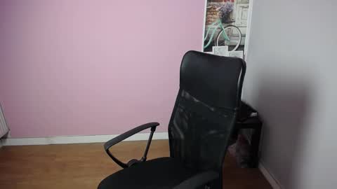 Snapshot of viktoria_lovely chatting on September 15, 6:24 am viktoria_lovely online show from September 15, 6:24 am