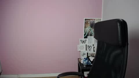 Snapshot of viktoria_lovely chatting on September 19, 6:37 am viktoria_lovely online show from September 19, 6:37 am