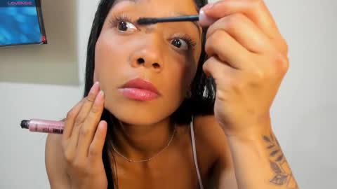 Snapshot of vinaly_y chatting on November 24, 11:37 pm Vinaly online show from November 24, 11:37 pm