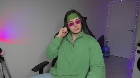 Vincent Strong online show from December 3, 7:54 am