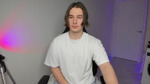 Vincent Strong online show from December 21, 3:25 am