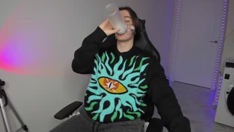 Vincent Strong online show from December 22, 8:05 am