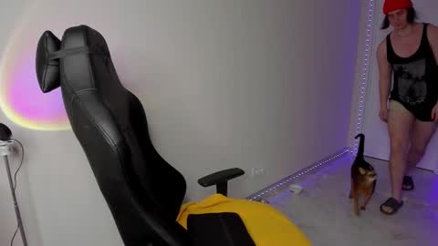 Vincent Strong online show from March 1, 4:37 am