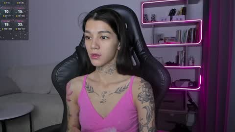 vinkitinkii online show from December 4, 6:00 am