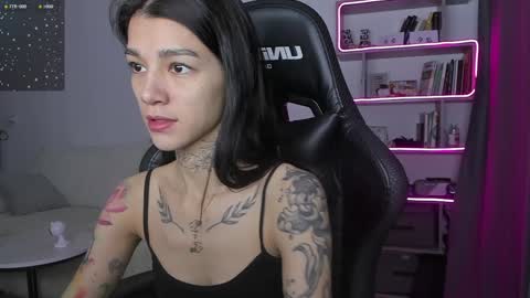 vinkitinkii online show from December 5, 5:37 am