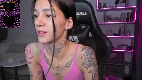 vinkitinkii online show from December 9, 6:12 am