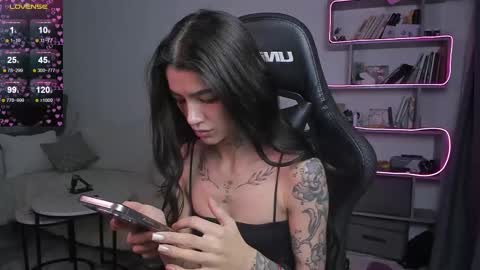 vinkitinkii online show from February 26, 7:09 am