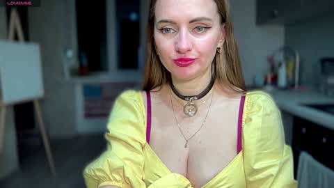 Snapshot of viola_1 chatting on January 19, 5:37 am Funny girl online show from January 19, 5:37 am