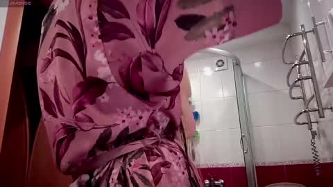 Snapshot of viola_1 chatting on February 17, 6:53 am Funny girl online show from February 17, 6:53 am