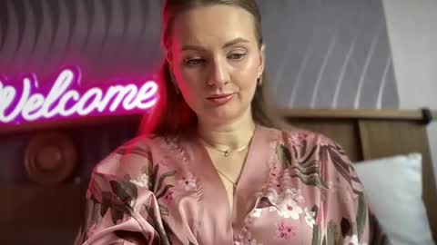 Snapshot of viola_1 chatting on February 17, 9:56 am Funny girl online show from February 17, 9:56 am