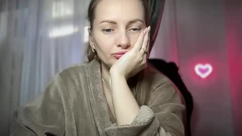 Snapshot of viola_1 chatting on February 18, 7:43 am Funny girl online show from February 18, 7:43 am