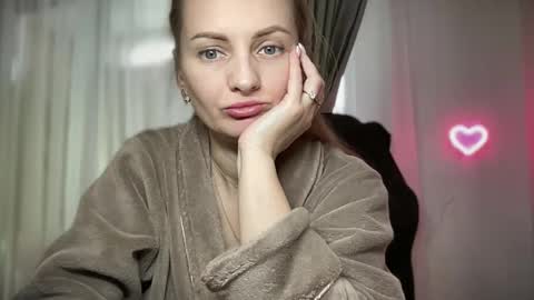 Snapshot of viola_1 chatting on February 18, 10:49 am Funny girl online show from February 18, 10:49 am