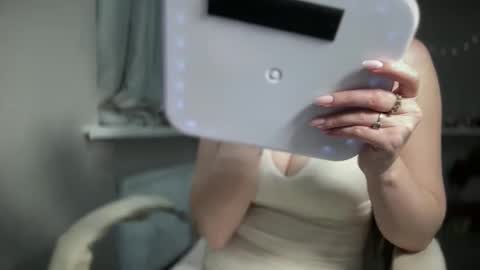 Snapshot of viola_1 chatting on February 22, 10:20 pm Funny girl online show from February 22, 10:20 pm