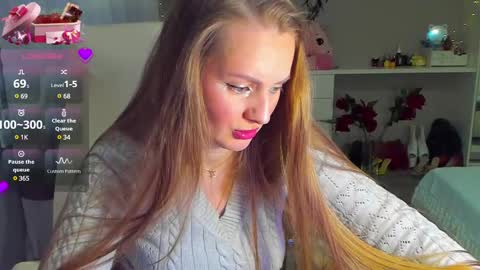 Snapshot of viola_1 chatting on February 24, 9:20 pm Funny girl online show from February 24, 9:20 pm