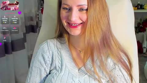 Snapshot of viola_1 chatting on February 25, 12:25 am Funny girl online show from February 25, 12:25 am