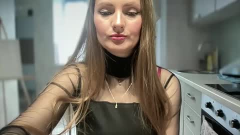 Snapshot of viola_1 chatting on March 5, 10:44 am Funny girl online show from March 5, 10:44 am