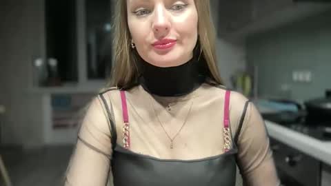 Snapshot of viola_1 chatting on March 5, 2:01 pm Funny girl online show from March 5, 2:01 pm