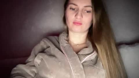 Snapshot of viola_1 chatting on September 21, 11:28 pm Funny girl online show from September 21, 11:28 pm