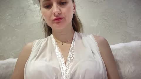 Snapshot of viola_1 chatting on September 24, 12:47 am Funny girl online show from September 24, 12:47 am