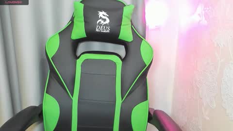 Snapshot of viola_1 chatting on October 5, 9:51 am Funny girl online show from October 5, 9:51 am