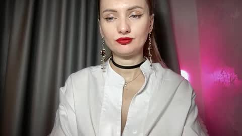 Snapshot of viola_1 chatting on October 19, 11:16 pm Funny girl online show from October 19, 11:16 pm