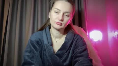 Snapshot of viola_1 chatting on October 23, 1:05 am Funny girl online show from October 23, 1:05 am