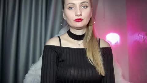 Snapshot of viola_1 chatting on October 28, 3:36 pm Funny girl online show from October 28, 3:36 pm