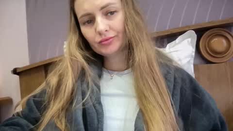 Snapshot of viola_1 chatting on November 17, 9:26 am Funny girl online show from November 17, 9:26 am