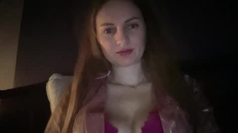 Snapshot of viola_1 chatting on November 19, 11:49 pm Funny girl online show from November 19, 11:49 pm