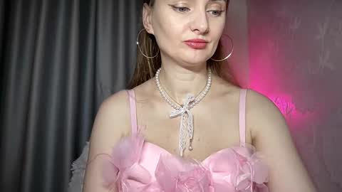 Snapshot of viola_1 chatting on November 26, 7:59 pm Funny girl online show from November 26, 7:59 pm