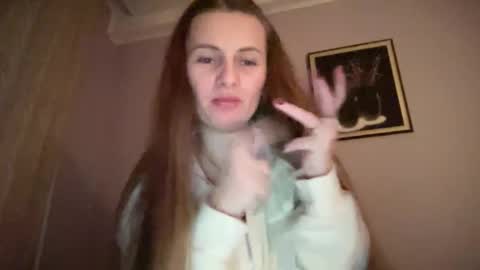 Snapshot of viola_1 chatting on December 5, 4:43 am Funny girl online show from December 5, 4:43 am