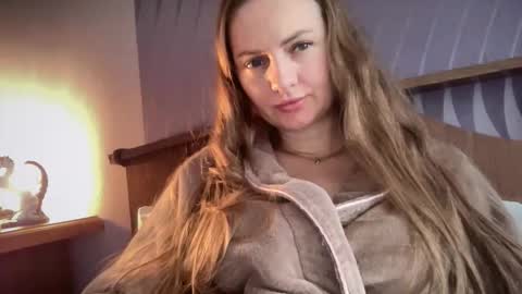 Snapshot of viola_1 chatting on December 15, 7:45 am Funny girl online show from December 15, 7:45 am