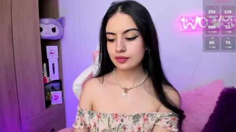 Snapshot of violet_catt chatting on December 6, 5:11 pm Violeta online show from December 6, 5:11 pm