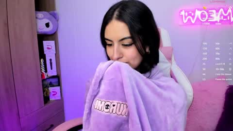 Snapshot of violet_catt chatting on December 6, 8:18 pm Violeta online show from December 6, 8:18 pm