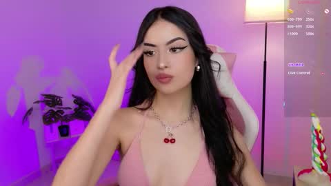 Snapshot of violet_catt chatting on December 17, 6:25 pm Violeta online show from December 17, 6:25 pm
