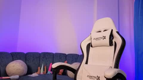 Snapshot of violet_jhonson chatting on November 11, 2:28 pm violet_jhonson online show from November 11, 2:28 pm