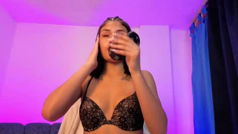 Snapshot of violet_jhonson chatting on November 15, 12:45 pm violet_jhonson online show from November 15, 12:45 pm