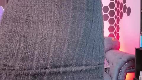 Snapshot of violet_jhonson chatting on December 1, 6:57 pm violet_jhonson online show from December 1, 6:57 pm