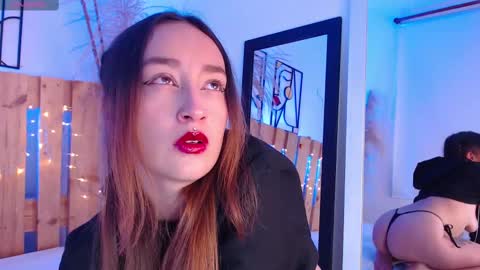 Violet Jones online show from March 3, 1:42 pm