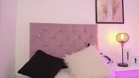 Mary online show from February 25, 9:24 pm