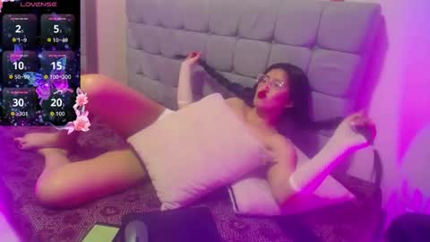 Violet  online show from November 28, 1:03 pm