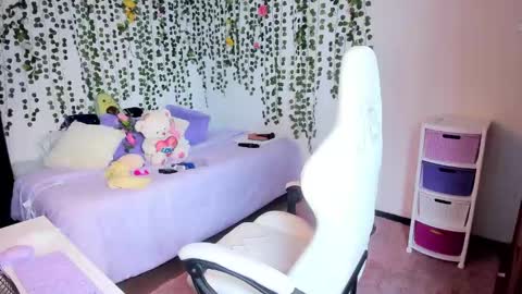 Snapshot of violeta_milleer chatting on December 4, 2:26 pm Violeta online show from December 4, 2:26 pm