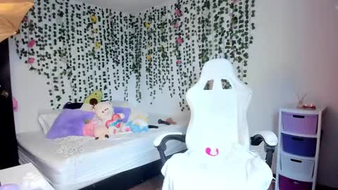 Snapshot of violeta_milleer chatting on January 25, 5:19 pm Violeta online show from January 25, 5:19 pm