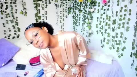 Snapshot of violeta_milleer chatting on February 5, 2:37 pm Violeta online show from February 5, 2:37 pm